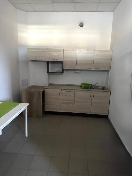 PRENÁJOM: VÝROBNO-SKLADOVÝ PRIESTOR V STROJÁRŇACH V PB