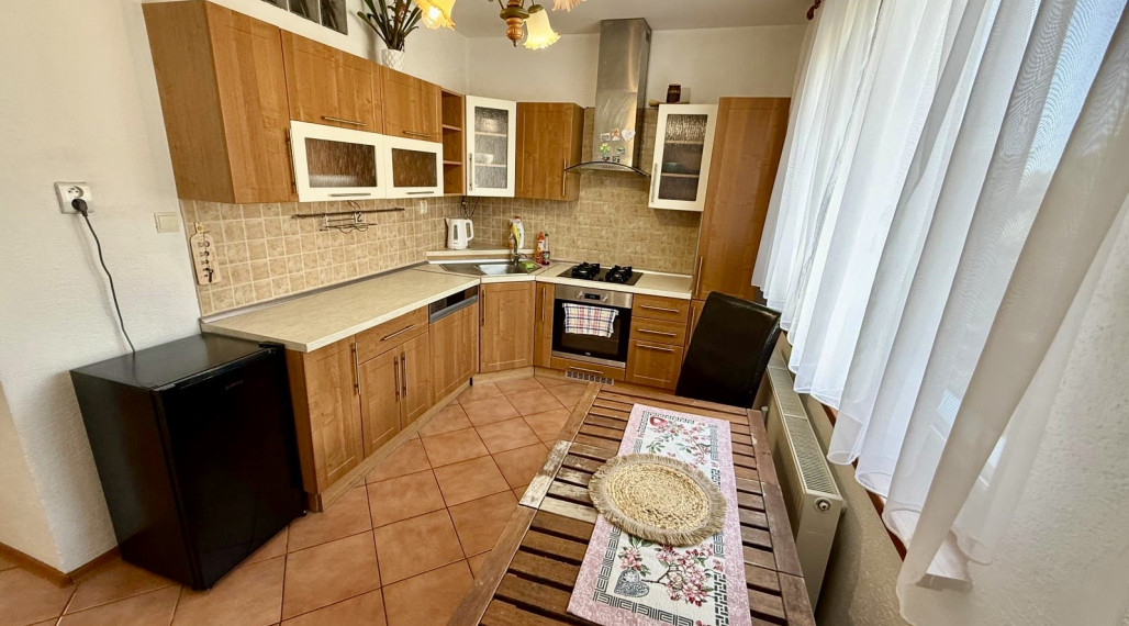 PRIESTRANNÝ 3-IZBOVÝ BYT NA SNP – BALKÓN, PIVNICA A KOMFORTNÉ BÝVANIE