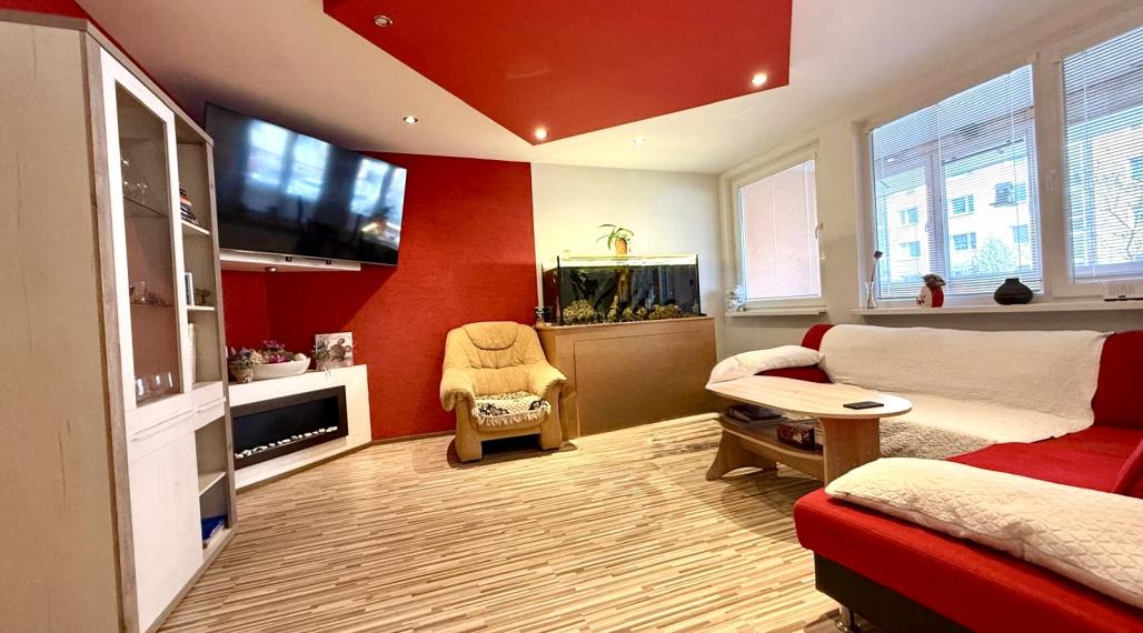 🏡 PRIESTRANNÝ 4-IZBOVÝ BYT NA SNP S VEĽKÝM POTENCIÁLOM A SKVELÝMI PARAMETRAMI✨