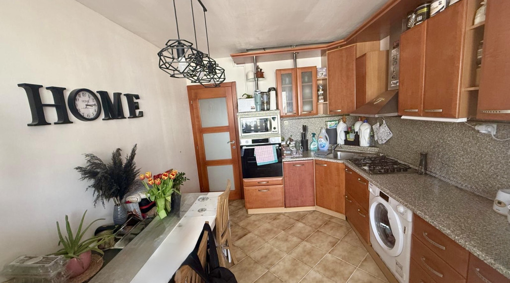 PRÍJEMNÝ 3-IZBOVÝ BYT NA ROZKVETE 🌸 - SKVELÁ CENA 💰, LOKALITA 🏡 A BÝVANIE, KTORÉ SI ZAMILUJETE ❤️!