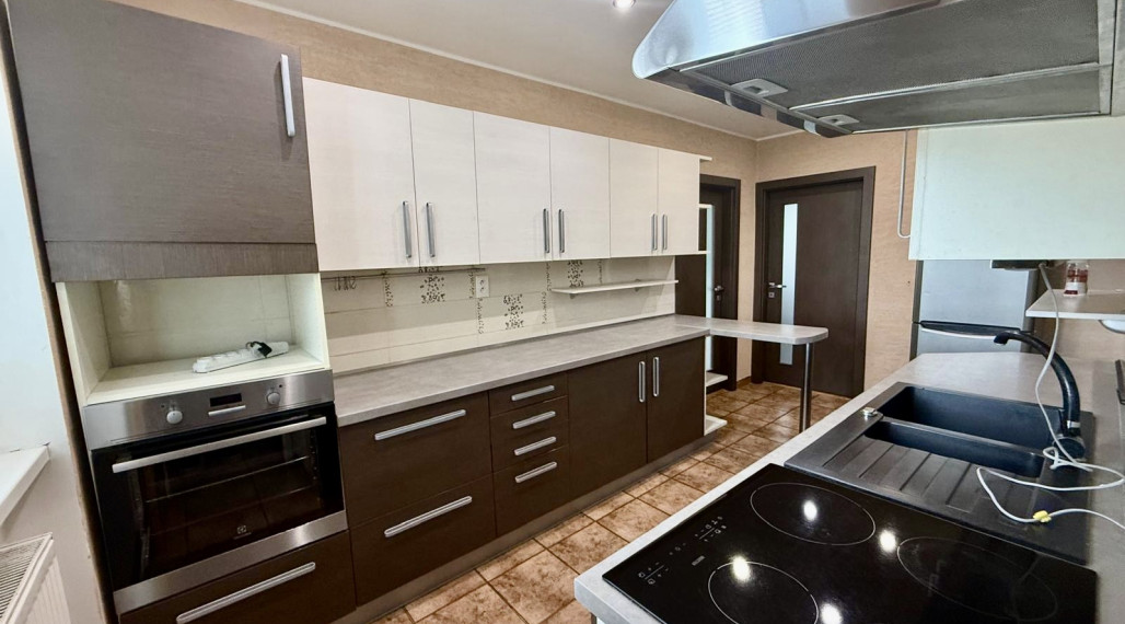 🏡 PRIESTRANNÝ 3-IZBOVÝ BYT S BALKÓNOM, GARÁŽOU A ZÁHRADKOU V POVAŽSKEJ BYSTRICI