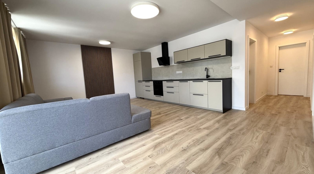 ✨🏡 MODERNÉ BÝVANIE V SRDCI ZAKVAŠOVA – ŠTÝLOVÝ 3-IZBOVÝ BYT S PARKOVANÍM 🚗✨