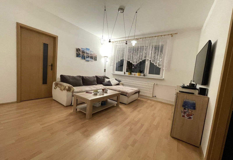 PRÍJEMNÝ ZREKONŠTRUOVANÝ 3-IZBOVÝ BYT NA HLINÁCH