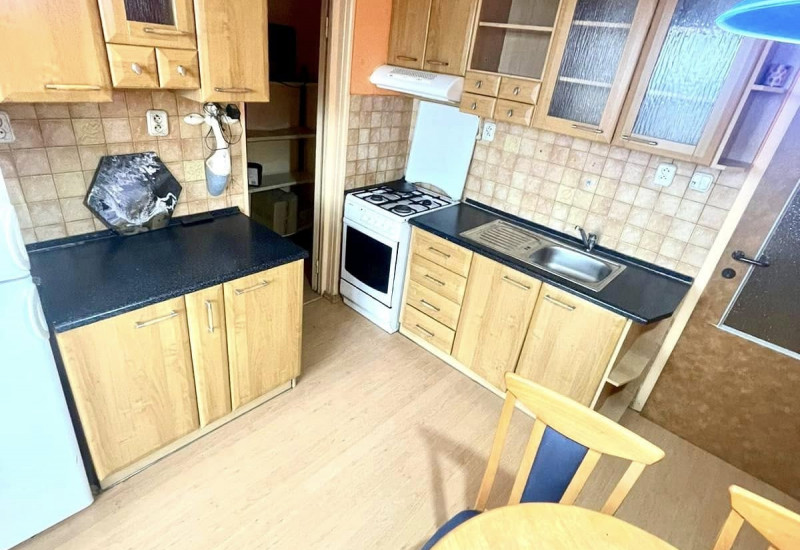 3-IZBOVÝ BYT PO ČIASTOČNEJ REKONŠTRUKCII S GARÁŽOU