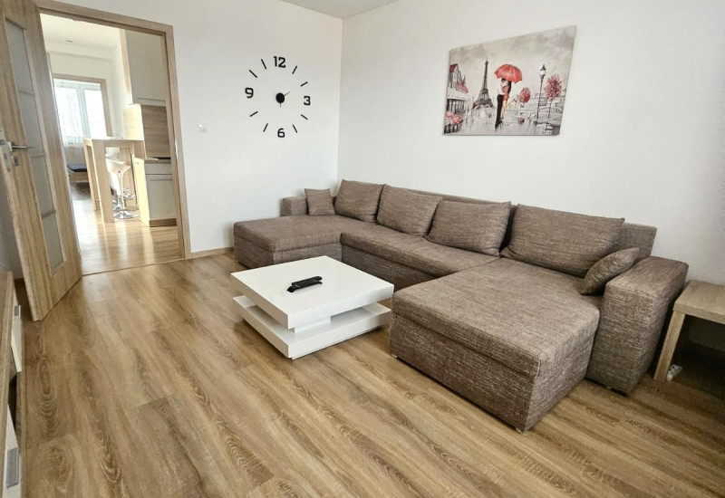 VÝNIMOČNÝ 3-IZBOVÝ BYT V CENTRE TRENČÍNA S 2 BALKÓNMI A PARKOVANÍM VO DVORE