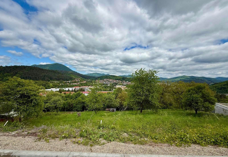 VÝNIMOČNÝ STAVEBNÝ POZEMOK S PANORAMATICKÝM VÝHĽADOM