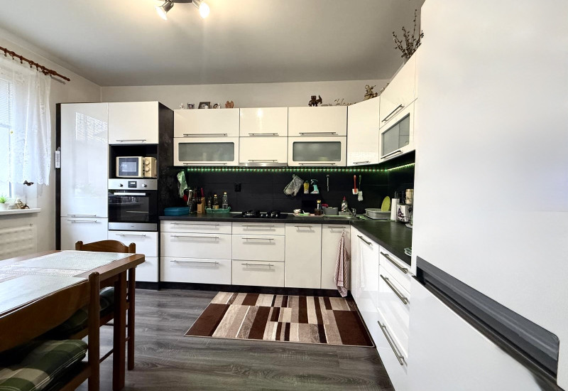 SLNEČNÝ 3-IZBOVÝ BYT PO KOMPLETNEJ REKONŠTRUKCII – SNP, POVAŽSKÁ BYSTRICA