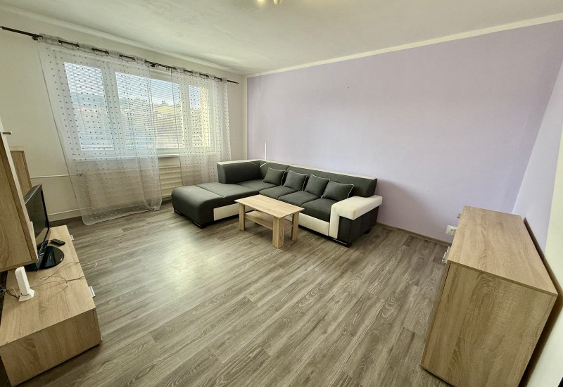 PRÍLEŽITOSŤ NA PRENÁJOM 🌸 Moderný 2-izbový byt s krásnym výhľadom – ul. SNP, Považská Bystrica