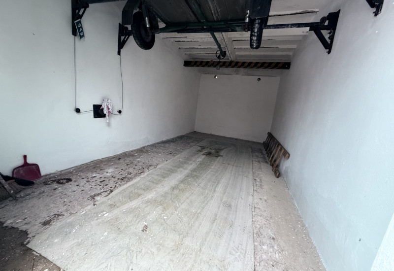 🌟 PRAKTICKÁ GARÁŽ NA ULICI SLÁDKOVIČOVA V PB 🌟