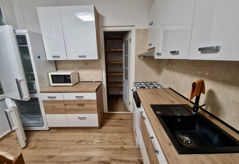 🌸 PRENÁJOM SVETLÝ 3-IZBOVÝ BYT S BALKÓNOM NA ROZKVETE 🌸