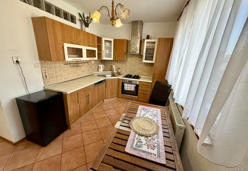 PRIESTRANNÝ 3-IZBOVÝ BYT NA SNP – BALKÓN, PIVNICA A KOMFORTNÉ BÝVANIE