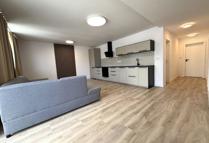 ✨🏡 MODERNÉ BÝVANIE V SRDCI ZAKVAŠOVA – ŠTÝLOVÝ 3-IZBOVÝ BYT S PARKOVANÍM 🚗✨